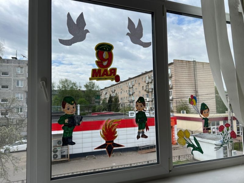 В преддверии Дня Победы окна Зарайска украсили бумажные журавли