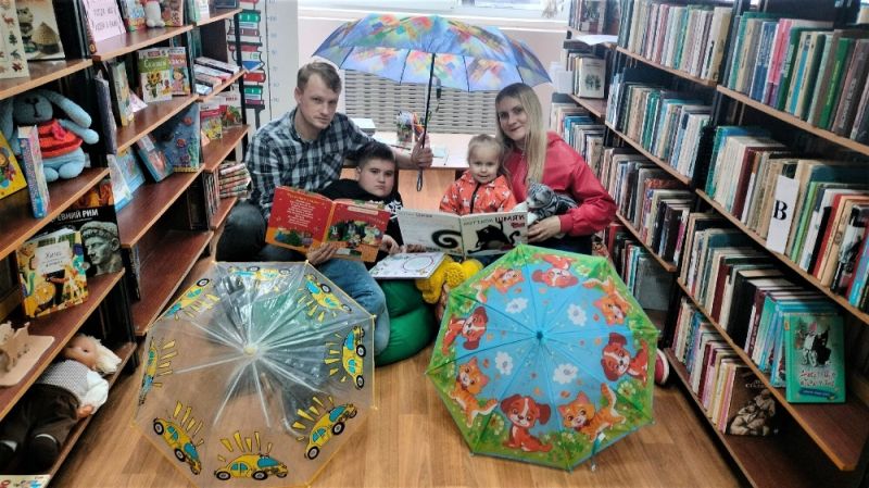 Зарайская Детская библиотека присоединилась к Всероссийской акции «Библиосумерки-2024» на тему «Читаем всей семьей», приуроченную к Году семьи. Мероприятие получилось веселым, шумным и многолюдным.