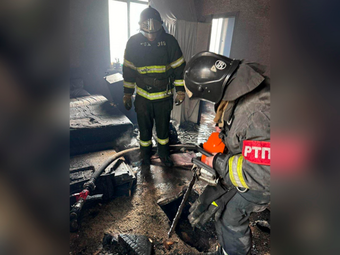  Зарайские пожарные спасли женщину из огня.