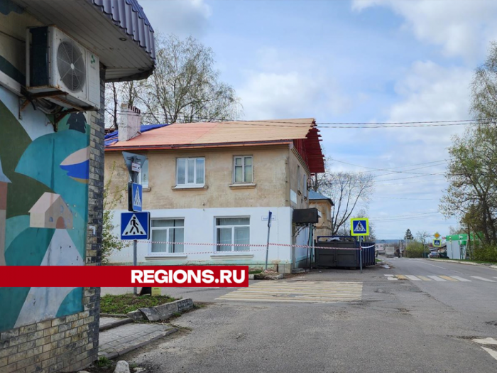 В Зарайске стартовал ремонт кровли дома №16 по улице Октябрьской.