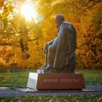 Один из лучших памятников Ф.М.Достоевскому установлен в Даровом под Зарайском!