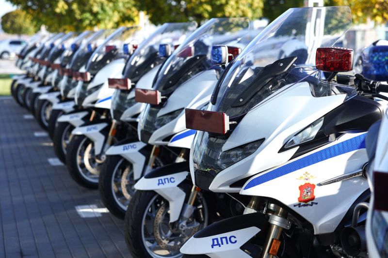 Губернатор Подмосковья передал 19 новых патрульных мотоциклов ГИБДД