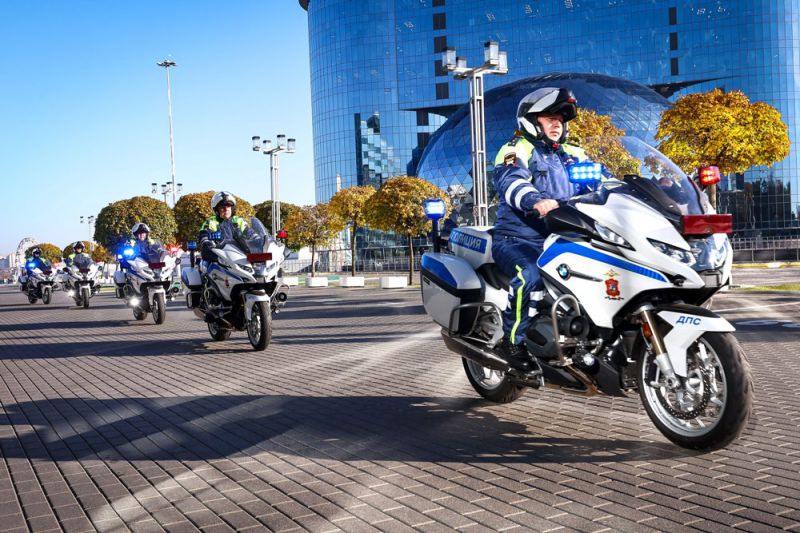 Губернатор Подмосковья передал 19 новых патрульных мотоциклов ГИБДД