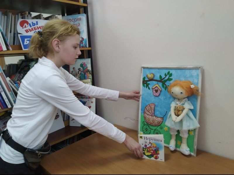 14 октября, в Зарайской Детской библиотеке все желающие могли принять участие в буклуке «Модный книжный стиль».