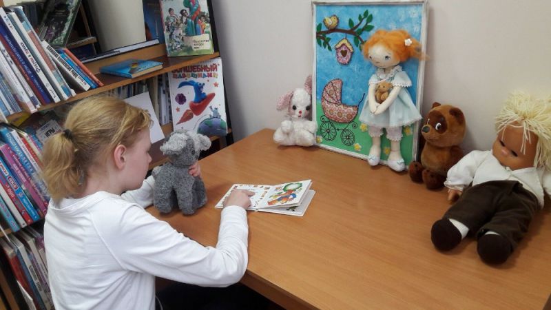 14 октября, в Зарайской Детской библиотеке все желающие могли принять участие в буклуке «Модный книжный стиль».