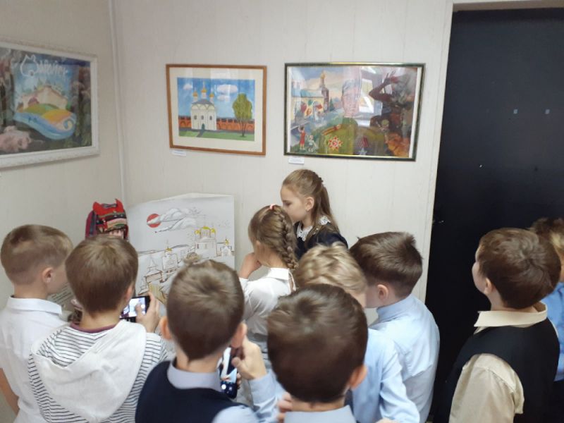 Выставку работ участников конкурса на соискание ежегодной премии имени Ф. Д. Константинова посетили учащиеся МБОУ 