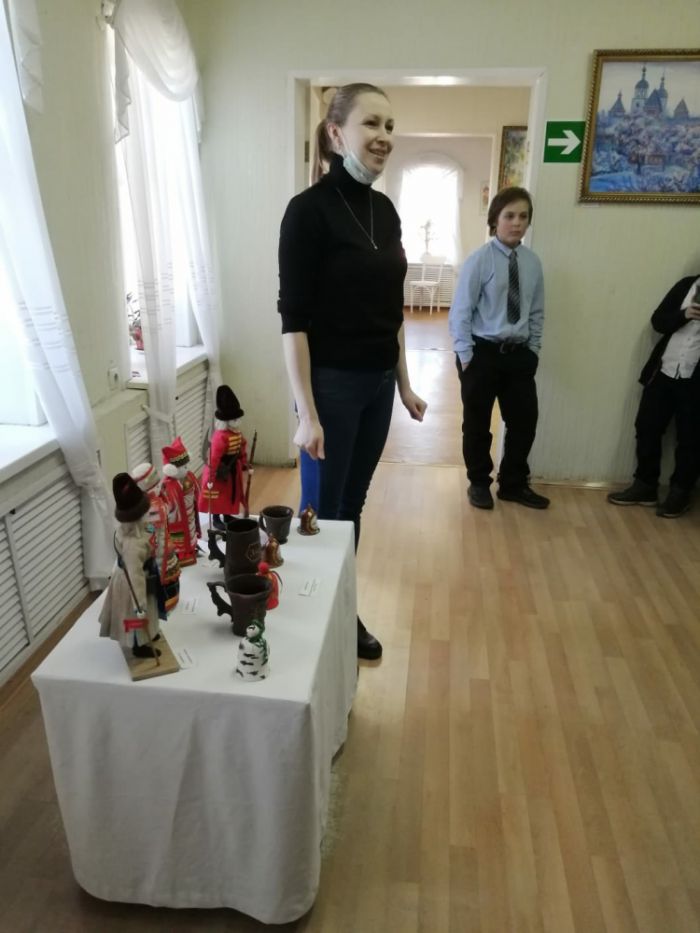 Зрителями выставки работ на соискание премии имени Ф.Д. Константинова стали ученики 5 класса МБОУ 