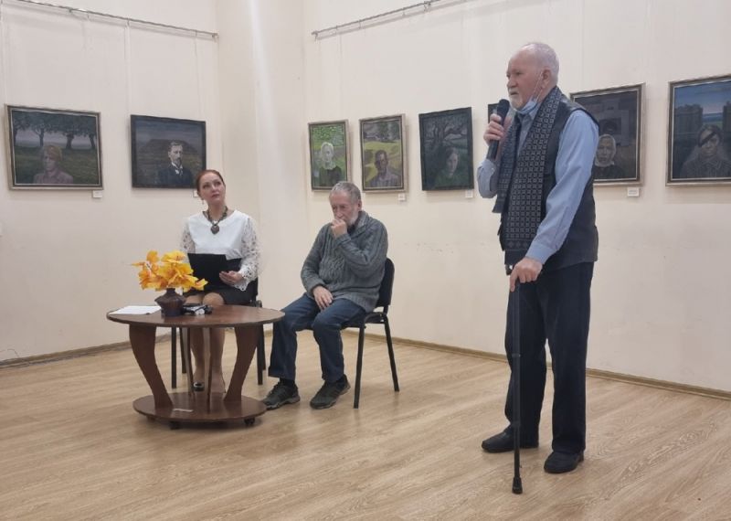 В Зарайской Центральной библиотеке открылась выставка картин 