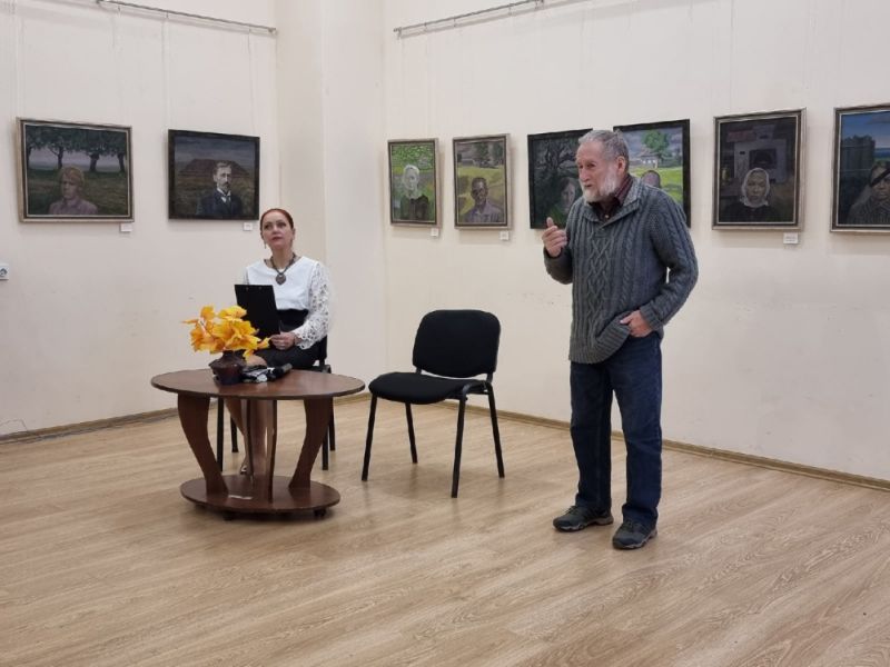 В Зарайской Центральной библиотеке открылась выставка картин 