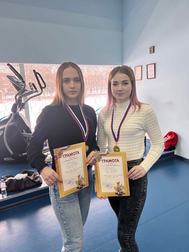 В Коломне состоялся открытый турнир по силовому жиму штанги лёжа.