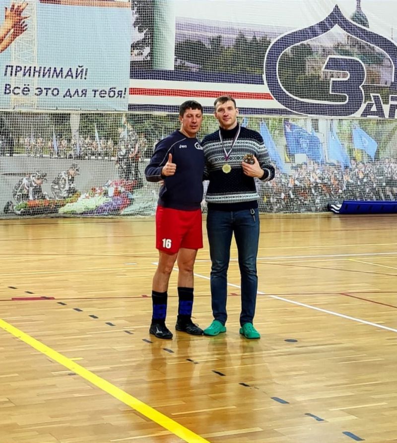В универсальном зале дворца спорта «Зарайск» состоялся предновогодний праздник волейбола —​ Турнир среди мужских команд