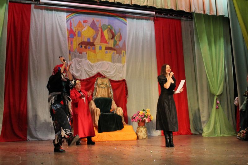 В Макеевском СДК прошел праздничный конкурс сказочных героев «Бенефис Бабы Яги»
