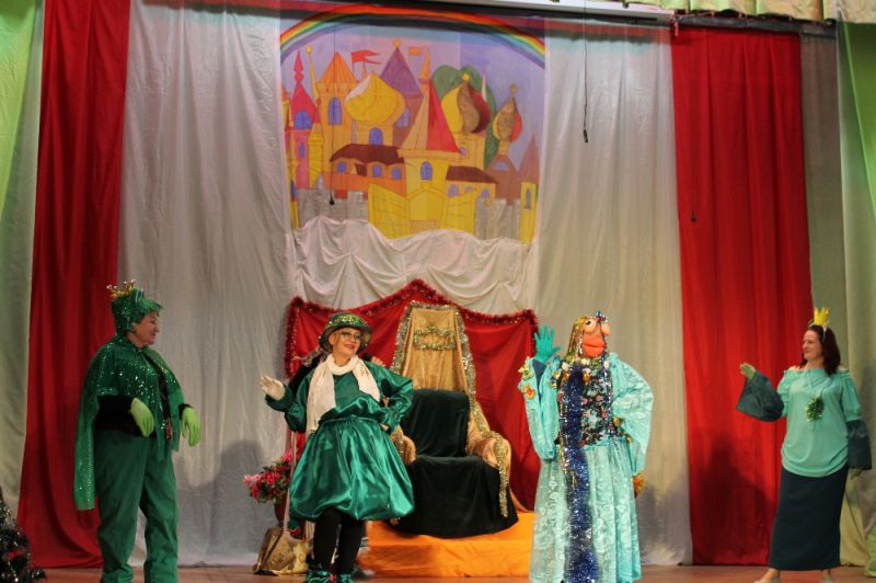 В Макеевском СДК прошел праздничный конкурс сказочных героев «Бенефис Бабы Яги»