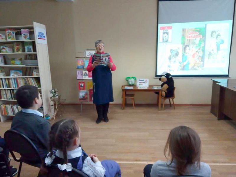 Отмечая 125-летие В.П. Катаева Алферьевская сельская библиотека провела для младших школьников литературное досье «Счастливый дар Катаева».