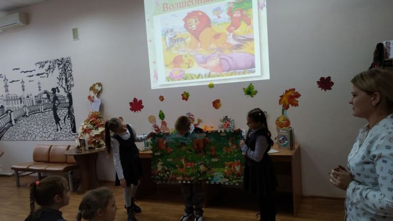 В Зарайской Детской библиотеке прошел сказочный конкурс - развлечение «Узнай по силуэту».