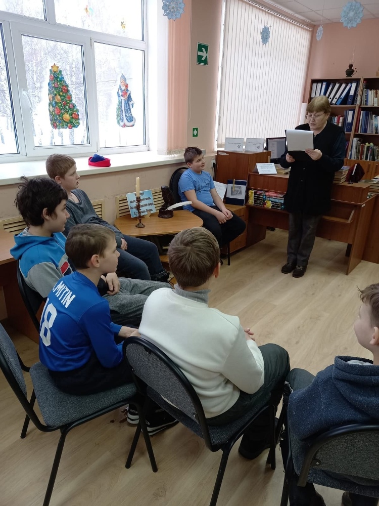 Макеевская сельская библиотека совместно с Макеевским СДК подготовили и провели познавательно-игровую программу «Под Рождественской звездой».
