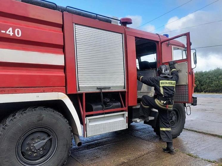В ходе тушения пожара в подмосковном Зарайске огнеборцы спасли женщину