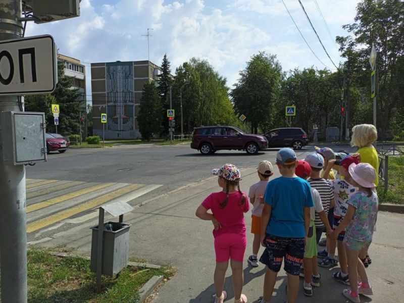 С самого детства зарайские дошкольники изучают правила дорожного движения.