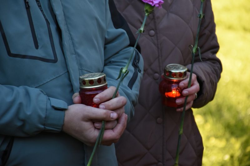 В сквере рядом с городским кладбищем Зарайска состоялась традиционная акция «Свеча памяти»