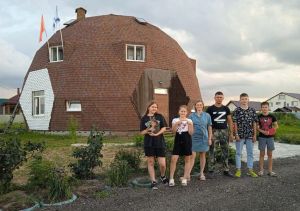 Многодетная семья из Зарайска построила сферический дом