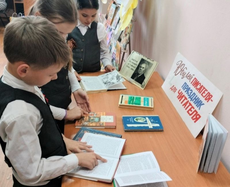Юных читателей Зарайской детской библиотеки познакомили с творчеством Виктора Астафьева в рамках дня чтения «Открывая Астафьева»

