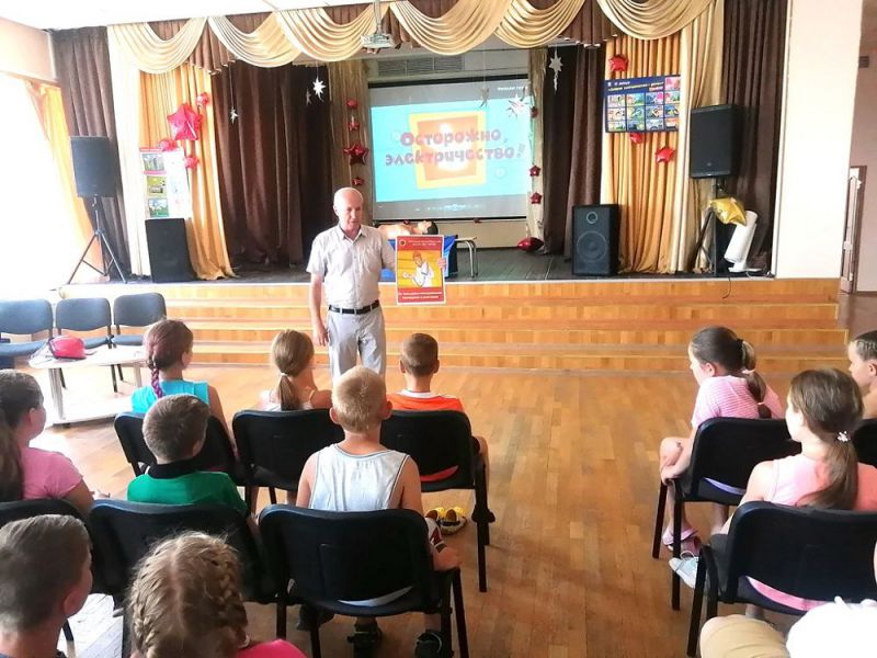 Энергетики «Россети Московский регион» провели урок по электробезопасности в детском оздоровительном лагере в Зарайске